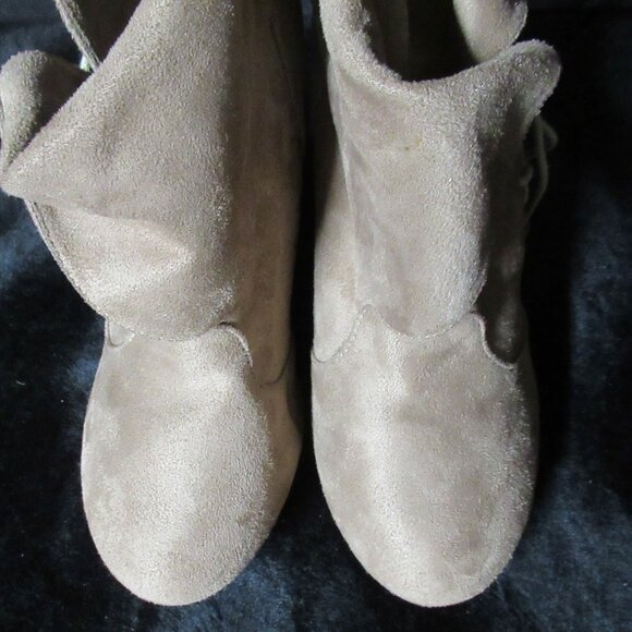 Beige Faux Suede Bootie w/ Tassels Size L (8/9) - Picture 4 of 9